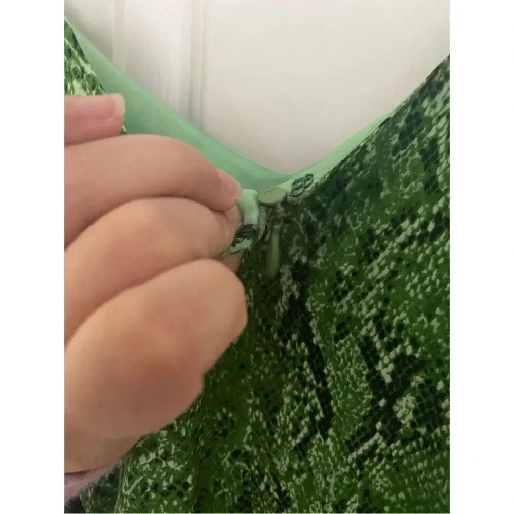 L’Agence Jaelyn Green Silk Animal Print Cropped Wide Leg Jumpsuit Size 2 - Picture 8 of 10